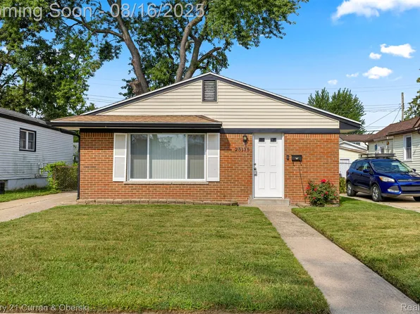 25135 Dale St, Roseville, MI 48066