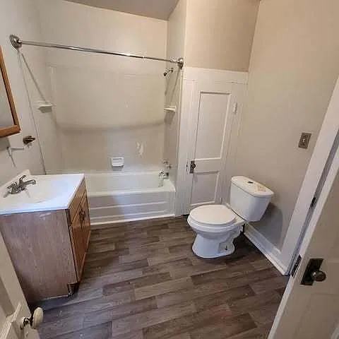 2027 East Oak Street - 1 — Photo 3