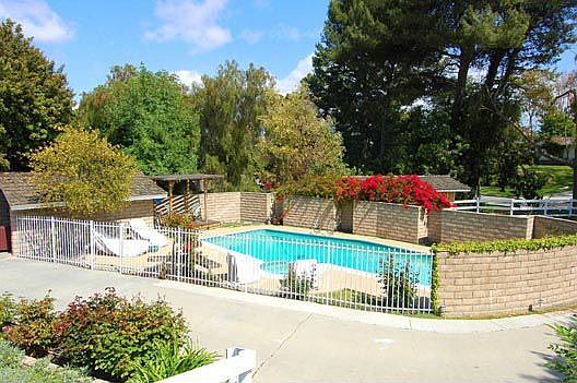 3rd image of 9 Palomino Ln
