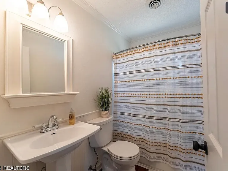 143 Fairhaven Dr — Photo 23