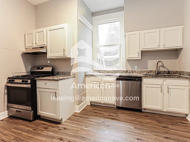 909394_007_kitchen_7.jpg