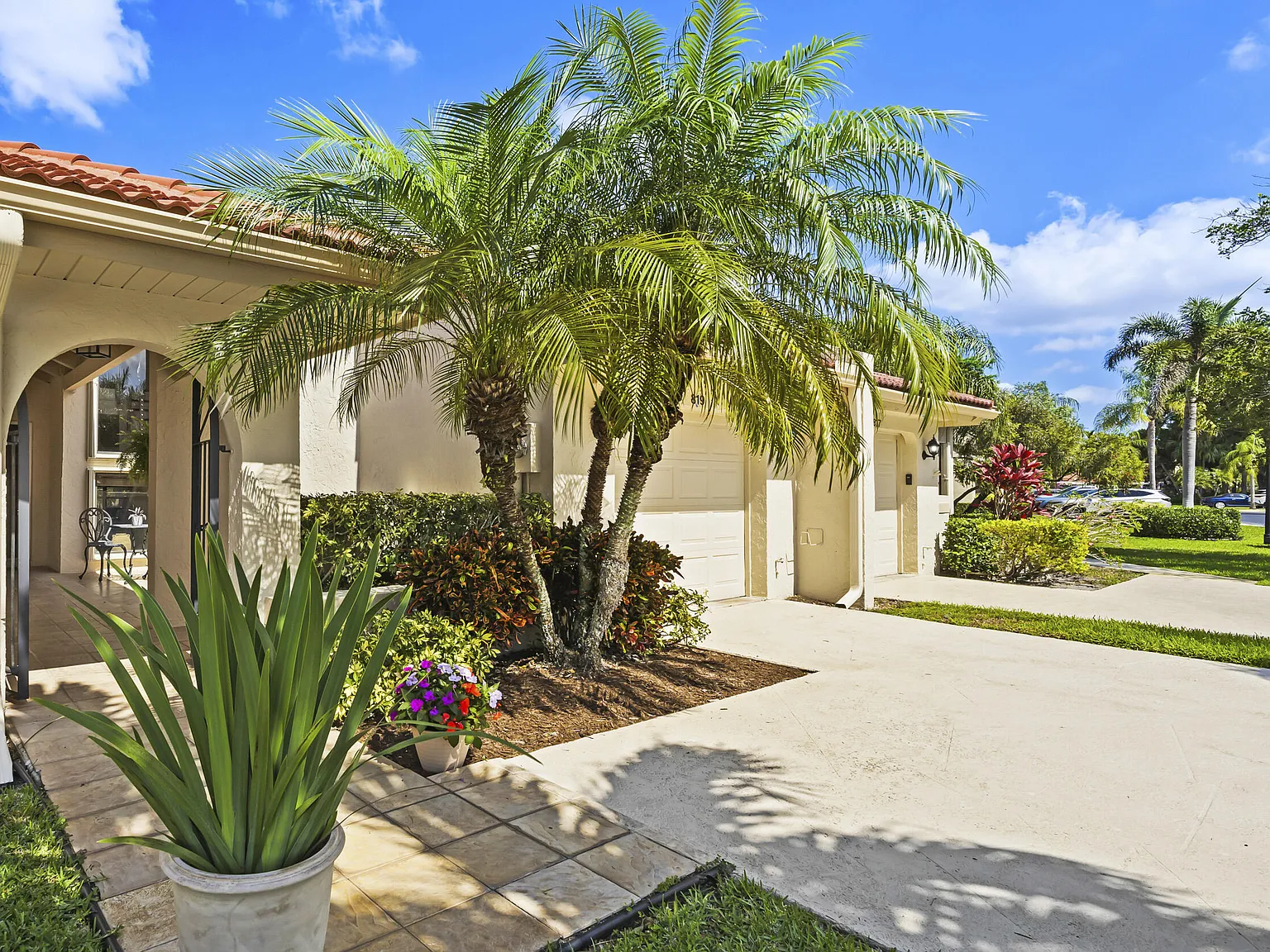 2 bed, 2.5 bath, 1562 sqft, $11,000 — Photo 3