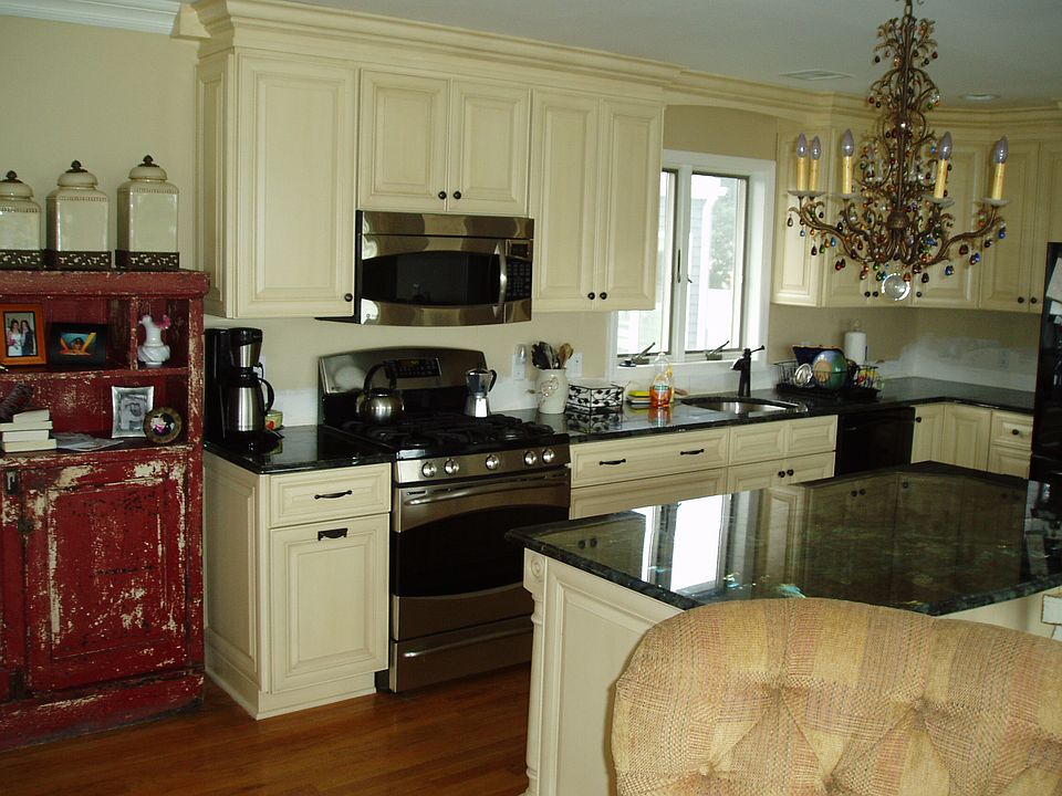 2nd image of 216 Johnson Pl