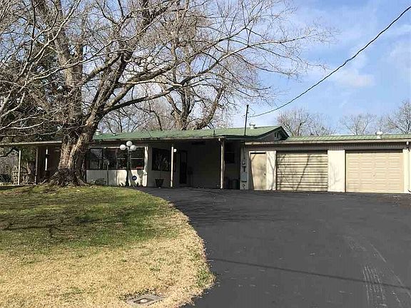 3rd image of 853 Blue Springs Blvd