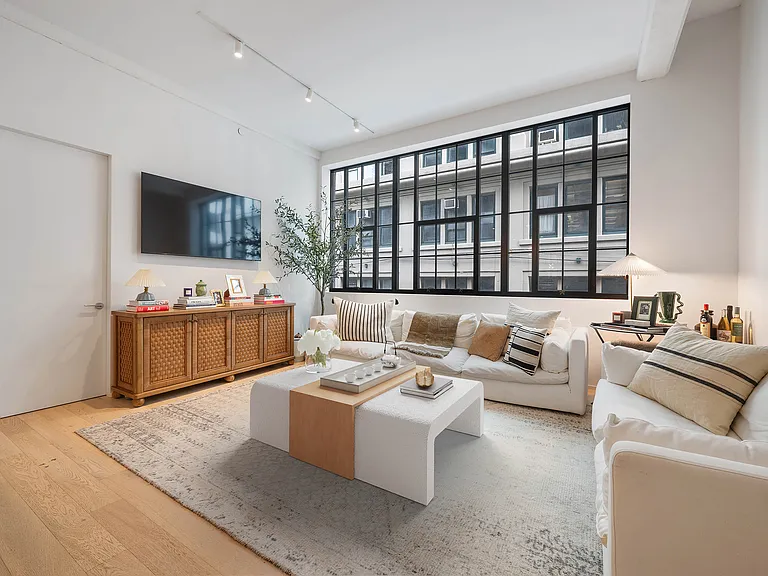168 Plymouth St #3B — Photo 2