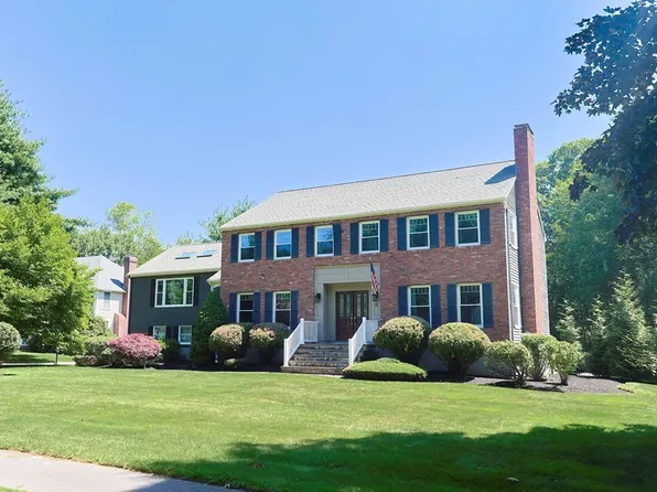 5 Windsor Rd, Lynnfield, MA 01940