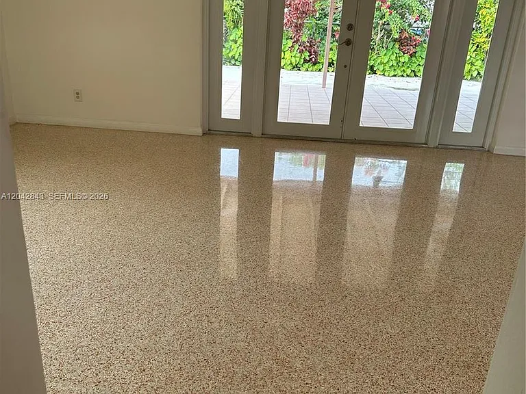 7931 SW 13th Ter — Photo 3