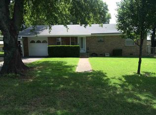 106 N Harney St, Kingston, OK 73439