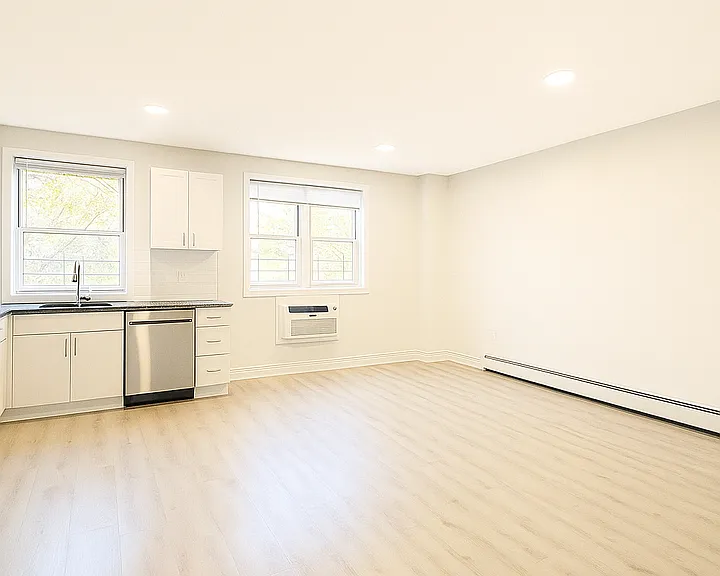 Lexington Apartments — Photo 9