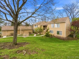 746 Oak Hill Rd APT A, Lake Barrington, IL 60010