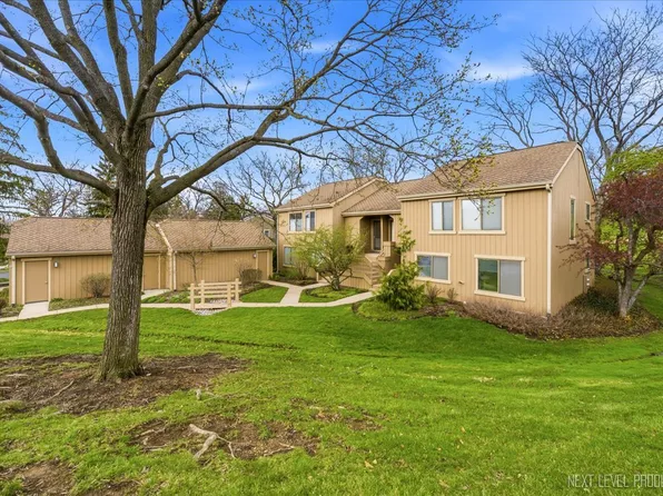 746 Oak Hill Rd APT A, Lake Barrington, IL 60010