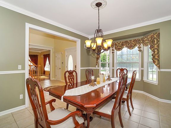 3rd image of 42 Ashley Cir