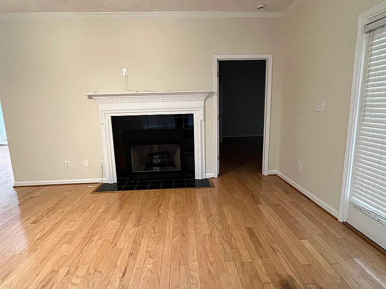 GAS FIREPLACE IN FAMILY ROOM