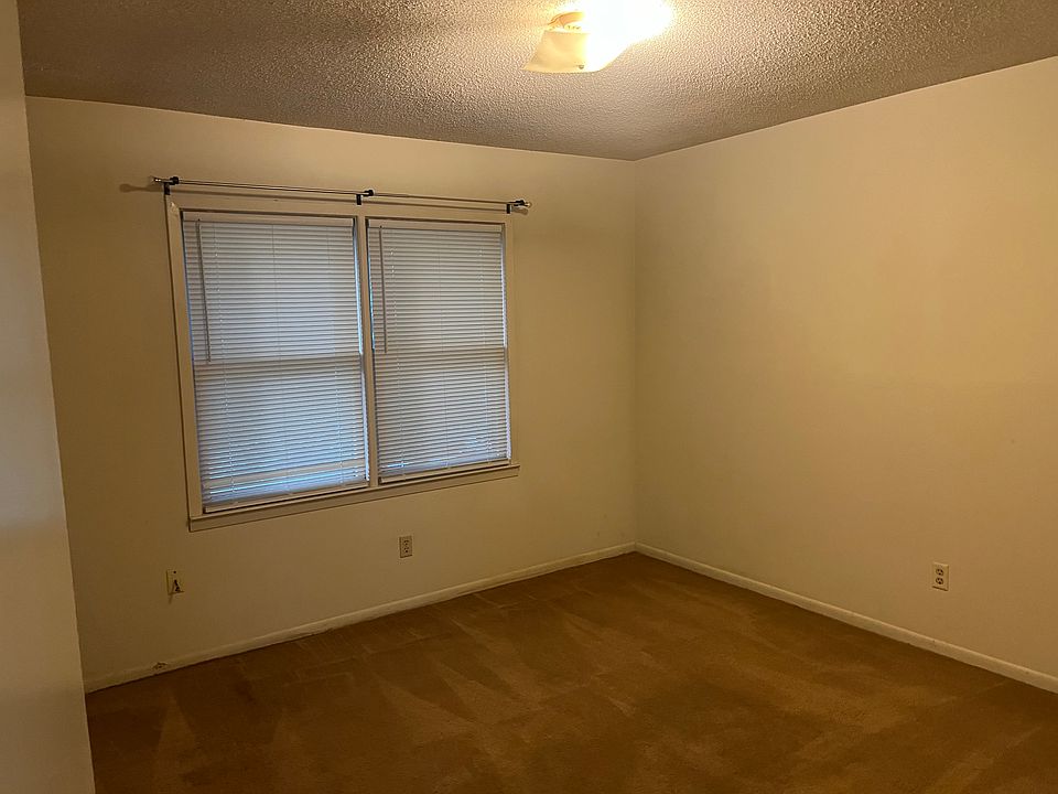 1st image of 110 Lanier Dr #13
