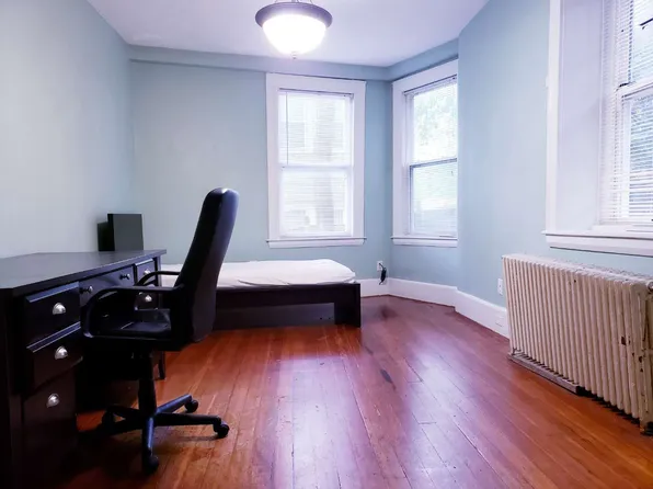 14 Read Ct, Newton, MA 02459