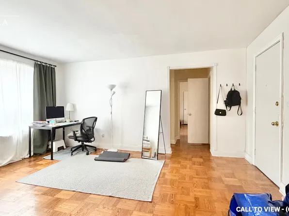 12 Anglesey Blvd #204, Toronto, ON M9A 3B3