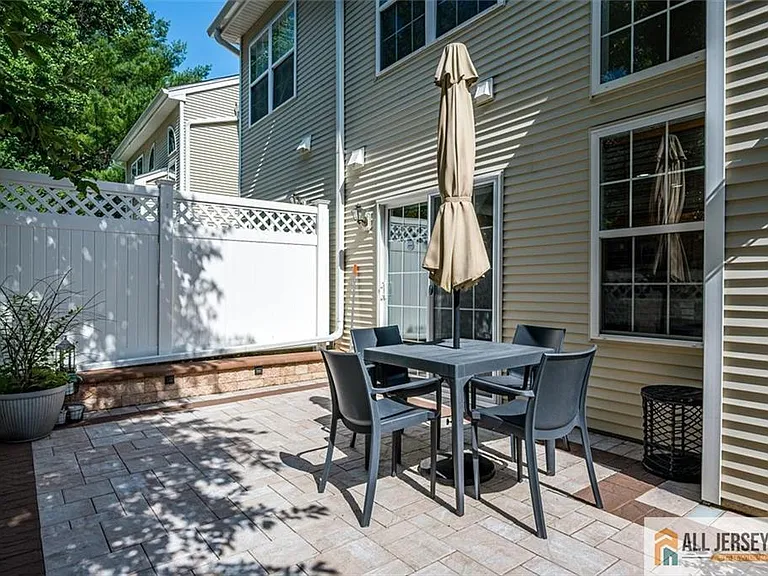 403 Somerset Ct — Photo 35