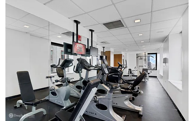 Rented by Hooli Homes New York Inc | media 7