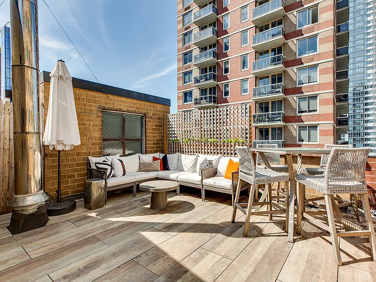 529 W 42nd St #9R — Photo 9