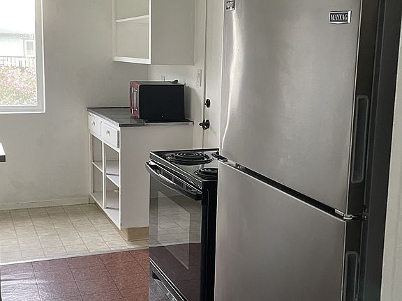 5th image of 1022 Jaccard St