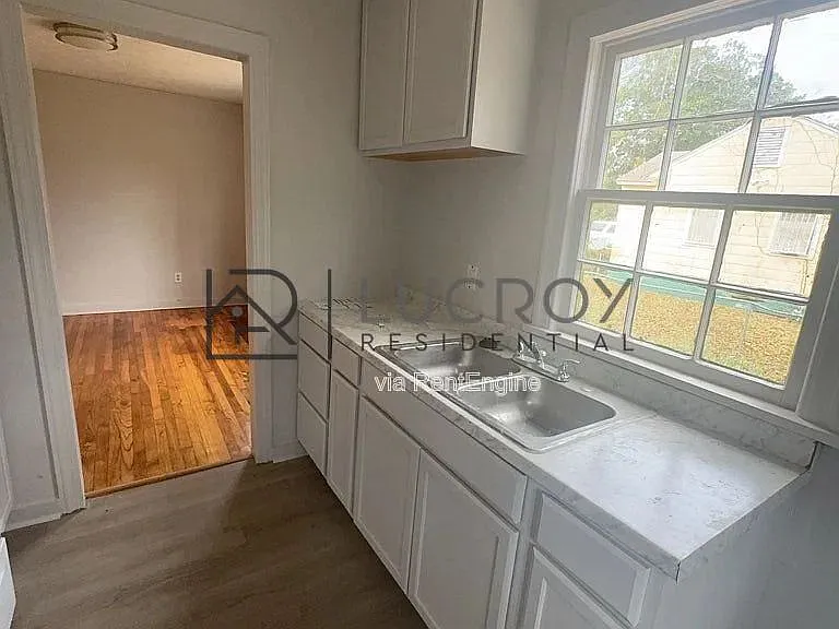 4426 Desoto St — Photo 7