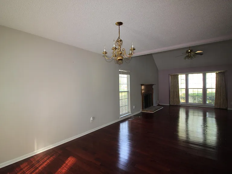108 Foscoe Ln — Photo 3