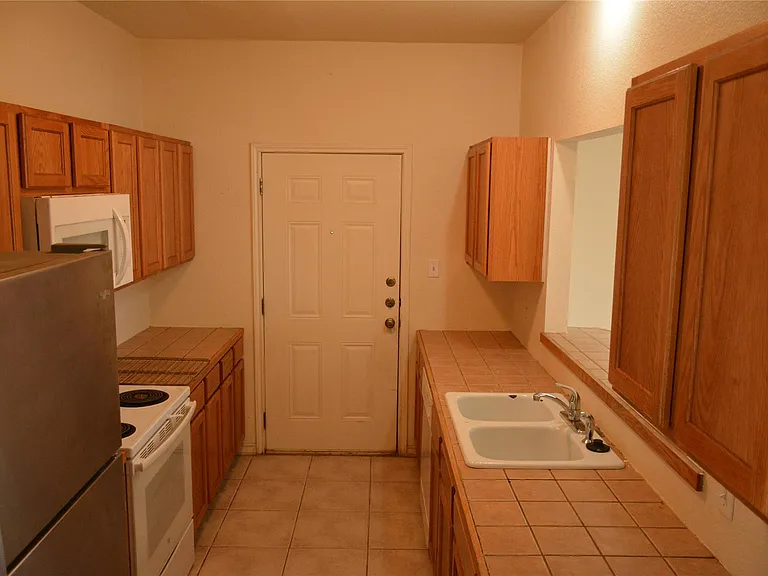 112 Sandstone Dr #G — Photo 3