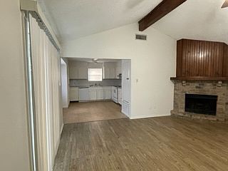5th image of 1105 Montreal Dr