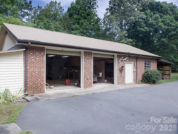 5th image of 3250 Mount Pleasant Rd S