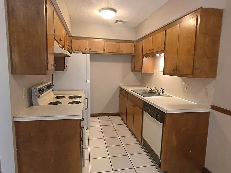 1400 Jacobs Ave — Photo 3