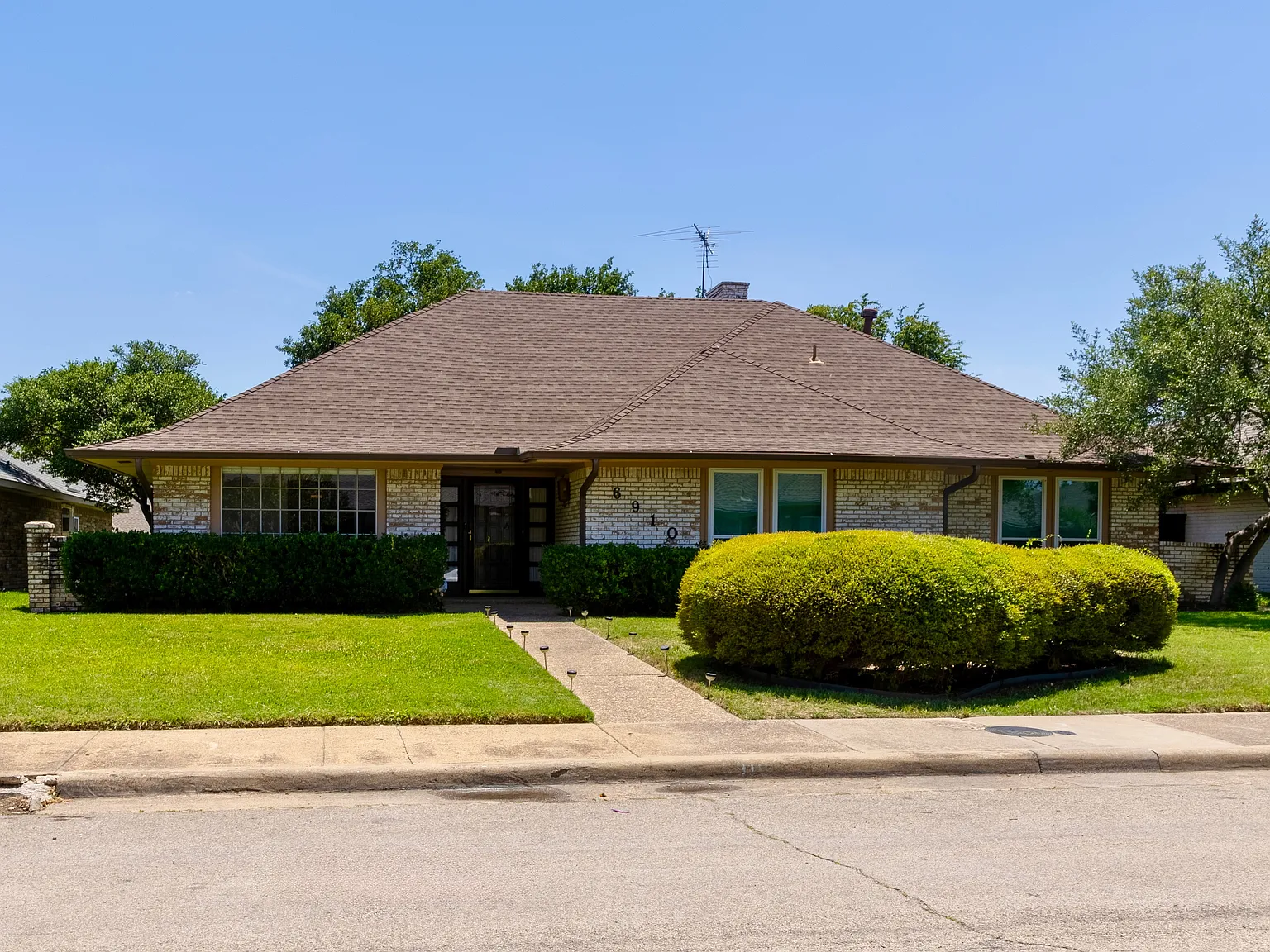 4 bed, 3.5 bath, 2518 sqft, $3,650 — Photo 1