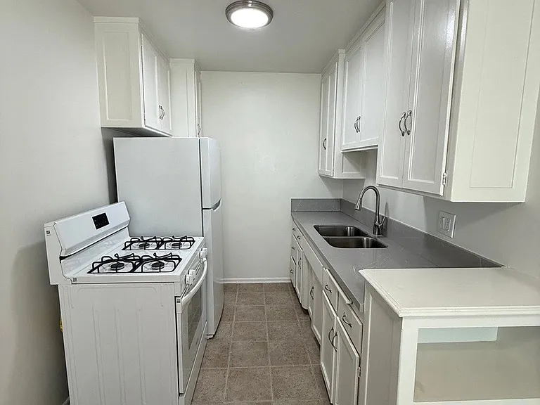 3186-92 Barrington Ave #3186-B — Photo 7