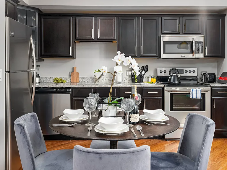 Somerset Place Apartments — Photo 10