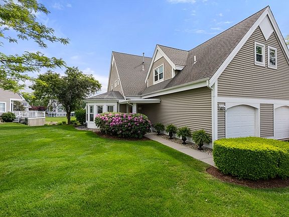 2nd image of 17 Bay Pointe Drive Ext #17