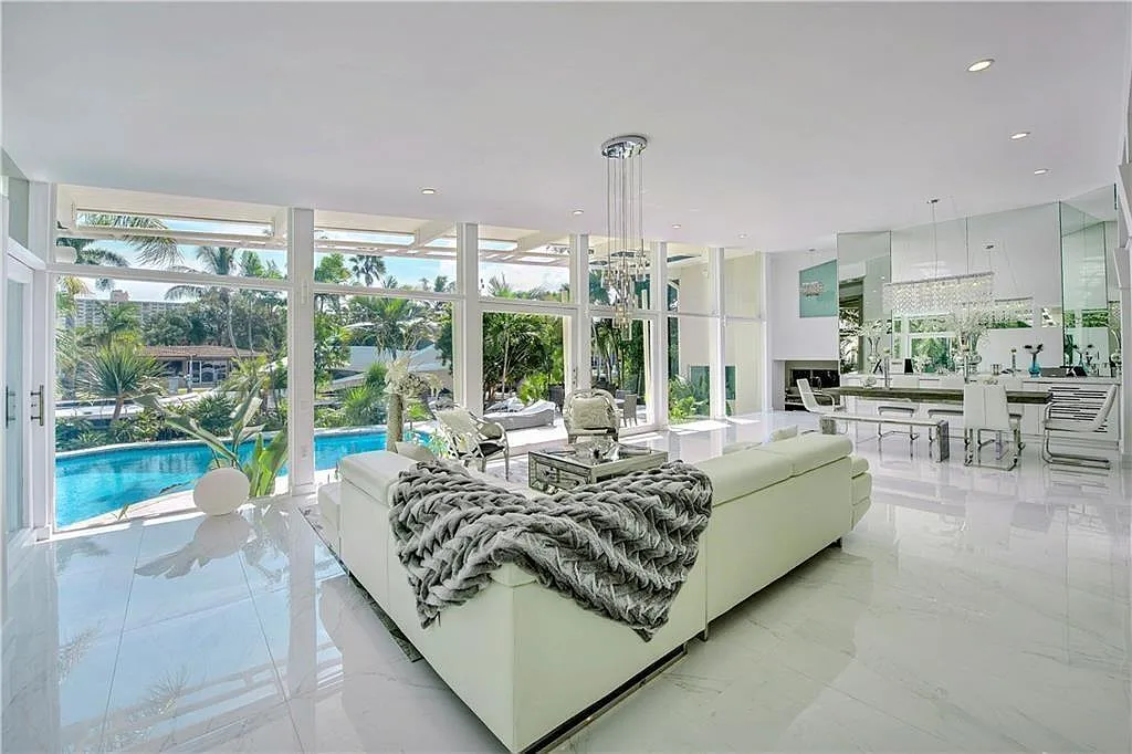 6 bed, 7.0 bath, 5699 sqft, $39,000 — Photo 2