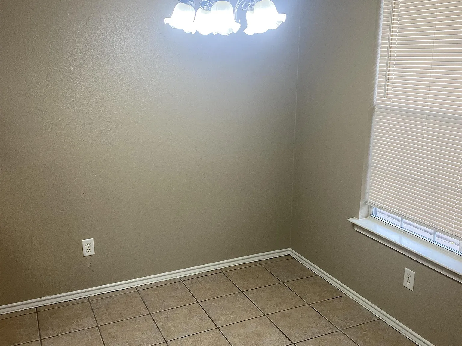 1310 Dugger - A — Photo 3