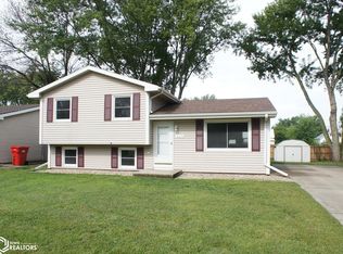 909 Harding Ct, Webster City, IA 50595