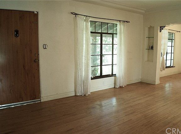 5th image of 925 W Marshall Blvd