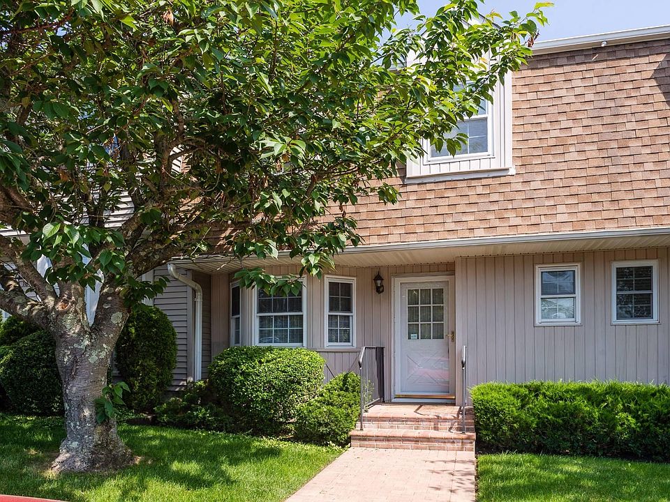 1st image of 119 Woodlake Dr W