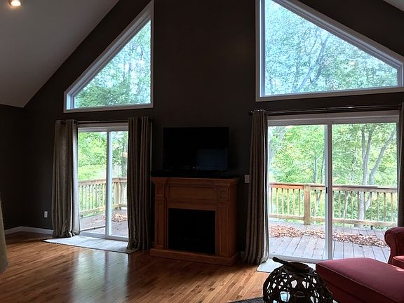 3rd image of 449 Bentwood Dr