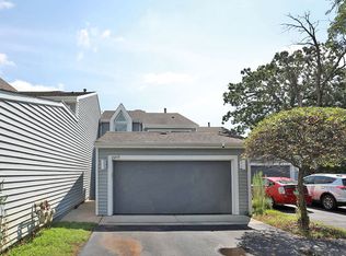 26439 N Ridge Ct, Mundelein, IL 60060