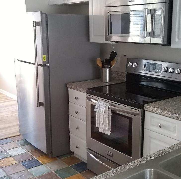 All appliances convey