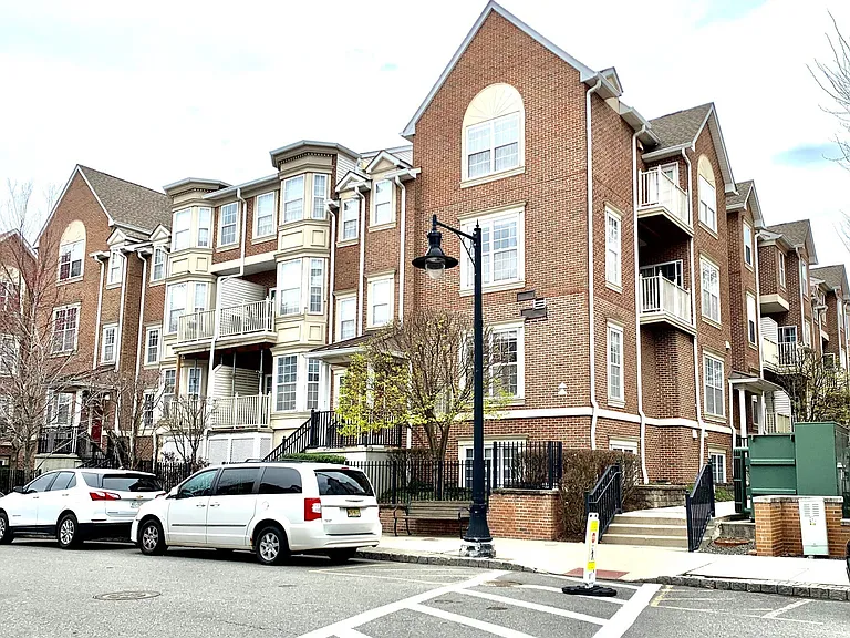 200 Dey St #227 — Photo 1