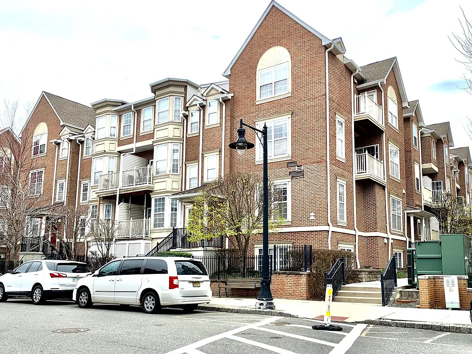 200 Dey St #227
