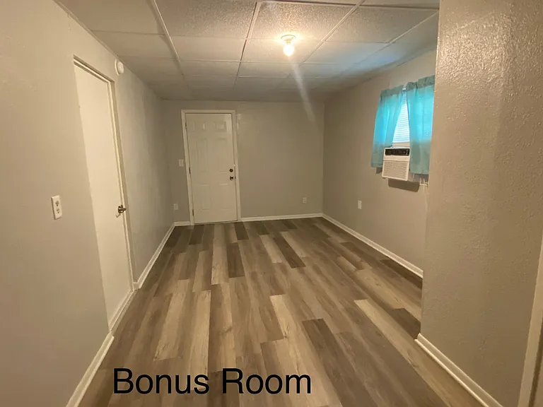 508 College St — Photo 10