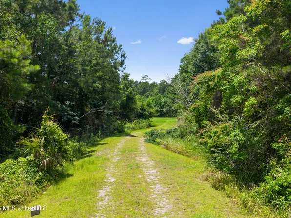 1441 Blue Meadow Rd, Bay Saint Louis, MS 39520
