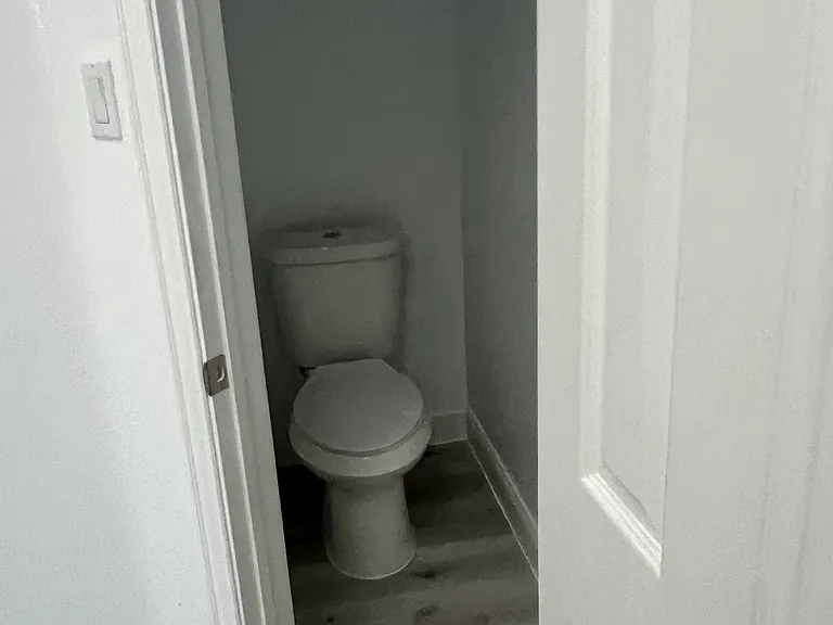 7717 Lakecrest Ct — Photo 18