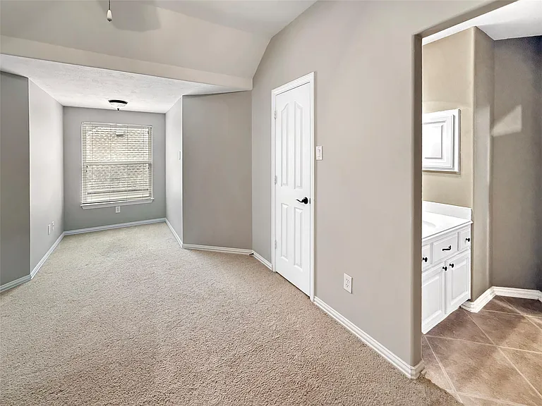 110 W Lansdowne Cir — Photo 22