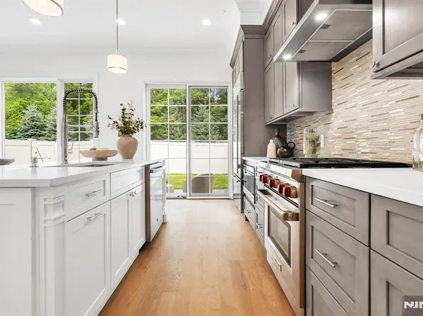 19 Gabriel Ct #19, Paramus, NJ 07652