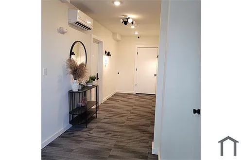 1836 E York St #203 Photo 1